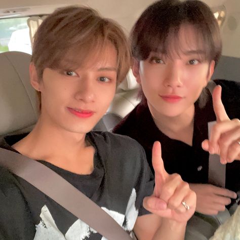 #jun #joshua Joshua Svt Selca, Joshua Weverse, Junhui Wen, Joshua Brown, Joshua Jun, Seventeen Junhui, Seventeen Joshua, Wen Junhui, Solo Photo