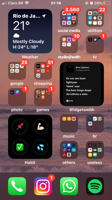 Iphone Style Home Screen, Iphone Se 2020 Wallpaper, Iphone Se Aesthetic, Iphone Se Wallpaper, Iphone Aesthetic Organization, Iphone Storage Full, Phone Organisation, How To Clean Iphone, Iphone Customization