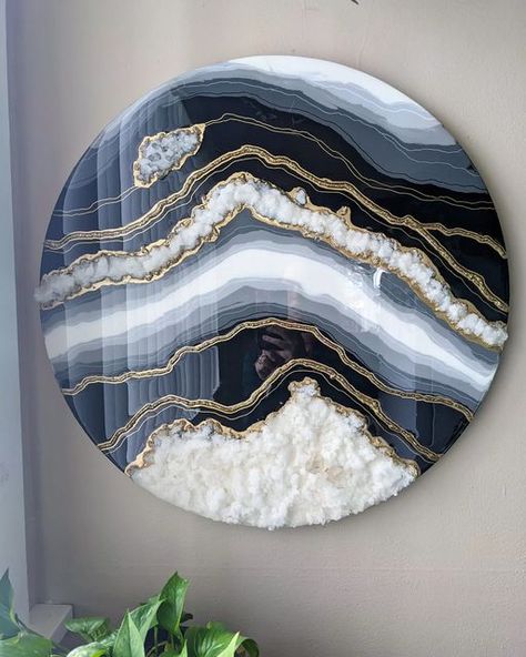 Small Art Business, Resin Geode Wall Art, Black And Gold Resin, Geode Wall Art, Resin Art Canvas, Geode Wall, Resin Geode, Epoxy Art, Art Deco Interior Design