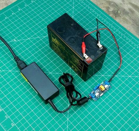 Battery Charger Circuit, Diy Chargers, Electronics Basics, Electronic Circuit Projects, Car Battery Charger, Electronics Mini Projects, Electrical Projects, Energy Art, Electronics Projects Diy