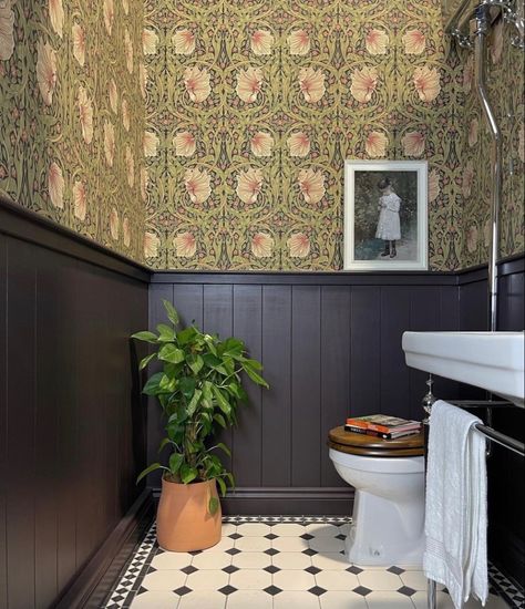 Toilet Bathroom Design, Small Victorian Bathroom, Victorian Flooring, Wallpaper Toilet, Downstairs Wc, Victorian Toilet, Small Downstairs Toilet, Cloakroom Toilet, Bold Bathroom