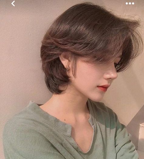 Korean Short Haircut, Tomboy Haircut, Tomboy Hairstyles, Short Hair Tomboy, Asian Short Hair, Hair Inspiration Short, Hair Idea, Haircut Inspiration, Short Hair Haircuts