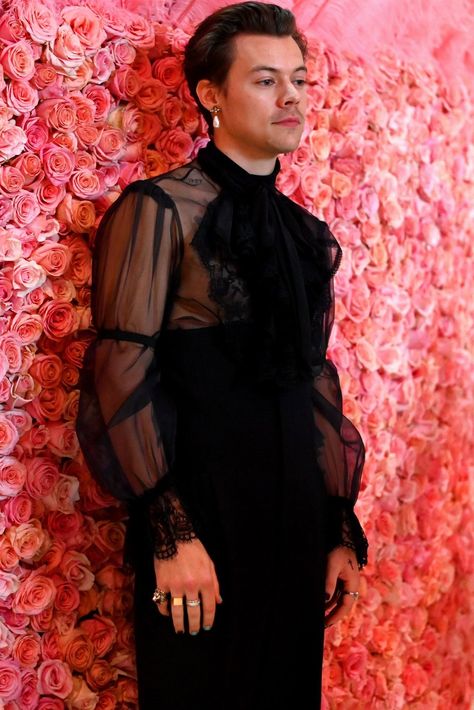 Gala Aesthetic, Harry Styles Met Gala, Harry Styles Looks, Celebrity Men, Harry Styles Outfit, Estilo Taylor Swift, Haikou, Dream Closets, Harry Styles Wallpaper