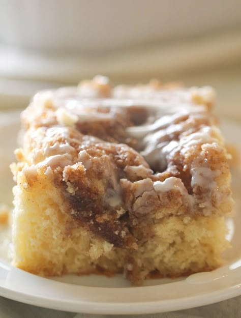 Bun Cake Recipe, Cinnabon Cinnamon Roll Cake, Cake Mix Coffee Cake, Cinnamon Bun Cake, Cinnamon Streusel Coffee Cake, Cake Recipe Easy, Bun Cake, Streusel Coffee Cake, Cinnamon Cake