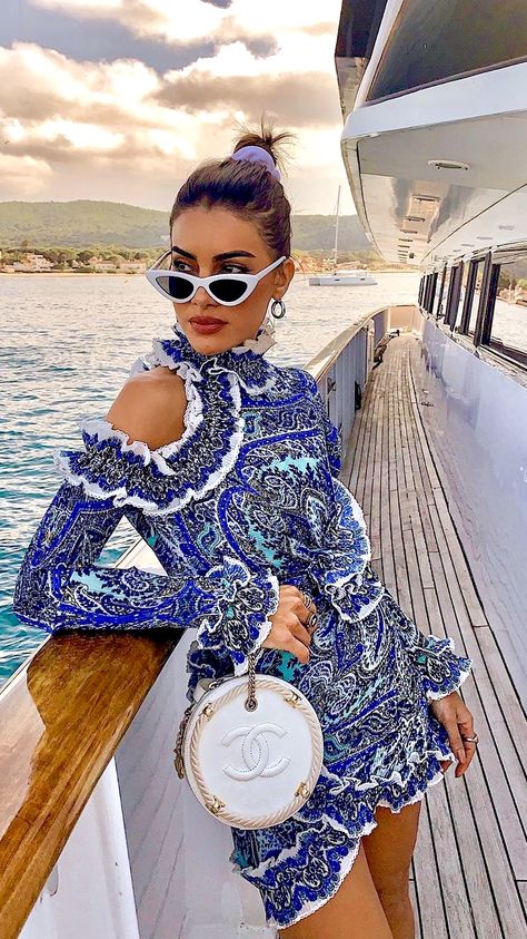 Camila Coelho in Zimmermann and Chanel bag Resort Dinner Dress, Picknick Outfits, Glamorous Lifestyle, Zimmerman Dress, Dinner Dresses, 90s Fashion Outfits Hip Hop Party, France Outfits, Skirt Ideas, Ankara Tops