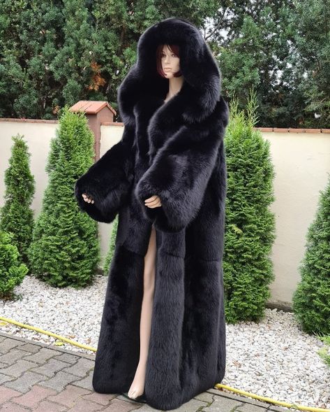 Luxury Fur Coat, Big Fur Coat, Fur Outfit, Fur Coat Outfit, Black Fur Coat, Long Fur Coat, Fox Coat, Fur Hats, Fox Fur Jacket