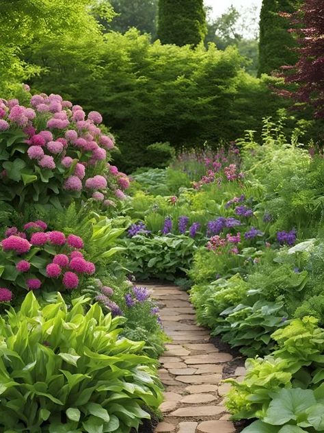 20 Perennials That Love Shade And Will Thrive In Your Garden Perennial Shade Garden, Perrenial Gardens, Virginia Bluebells, Shade Loving Perennials, Japanese Forest, Homestead Gardens, Shade Perennials, Wildflower Garden, Hardy Perennials