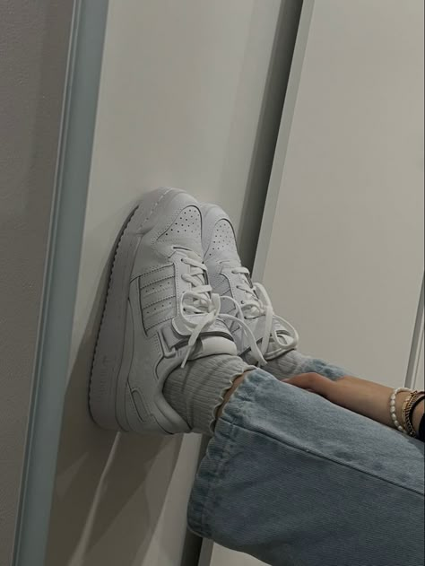 #shoes #adidas #forumlows #aesthetic Forum Lows, Outfit Elegante, Forum Low, Blush Nails, Elegante Casual, Shoes Adidas, Clean Girl, Dream Wardrobe, Adidas Sneakers