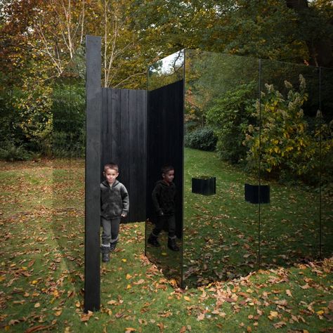 10 architecture projects that prove black is the new black Treehouse Garden, House Of Mirrors, Garden Pavilion, Desain Lanskap, Mirror House, Crochet Inspo, Glass Garden, Land Art, Architecture Project