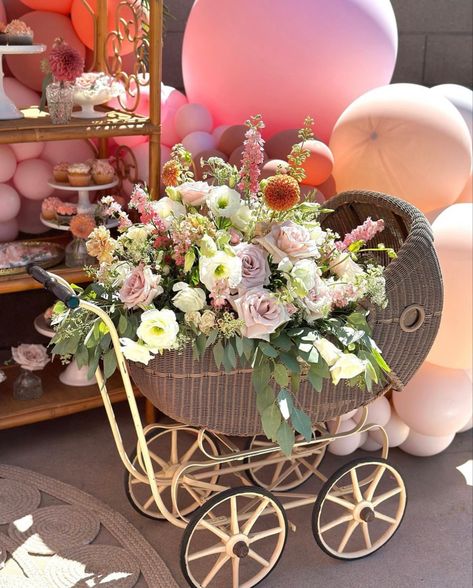 Baby In Bloom Floral Arrangements, Vintage Stroller With Flowers, Wicker Stroller With Flowers, Bassinet Flower Arrangement, Vintage Baby Carriage With Flowers, Vintage Stroller Baby Shower Decor, Baby In Bloom Baby Shower Theme Neutral, Baby Girl Flower Arrangements, Baby Carriage With Flowers