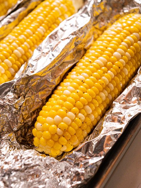 Cook Corn On The Cob In The Oven, Oven Roasted Corn On The Cob, Corn Roast Party, Corn On The Cob In The Oven, Roasted Corn In The Oven, Corn In Oven, Oven Corn On The Cob, Corn On The Cob Oven, Best Corn On The Cob Recipe