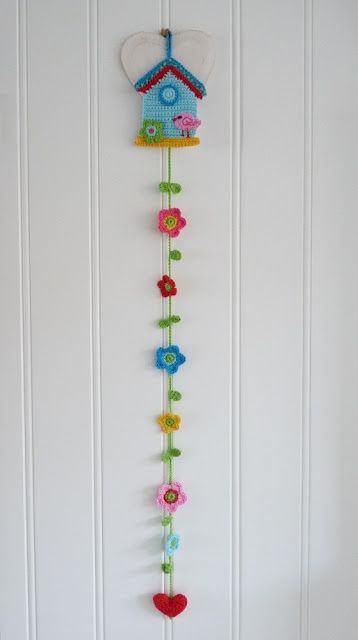 How cute is this? Wall Pattern Diy, Hantverk Diy, Crochet Wall Art, Crochet Bunting, Crochet Garland, Crochet Wall Hangings, Pola Amigurumi, Pola Kristik, Crochet Decoration