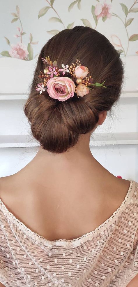 Pink Rose Hair, Bridesmaid Hair Curly, Hairdo Ideas, Bridal Aesthetic, Bride Hair Clips, Floral Crafts, Rose Hair Clip, Bride Flower, Mother Of The Bride Hair