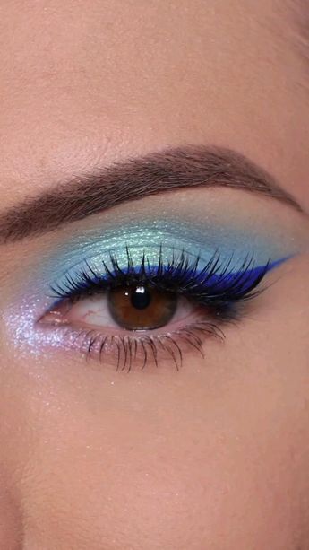 Makeup Looks For Summer, Colorful Makeup Looks, Peacock Eye Makeup, Blue Eye Makeup Tutorial, Evening Eye Makeup, Bright Eye Makeup, Light Blue Eyes, Purple Eye Makeup, Eye Makeup Techniques