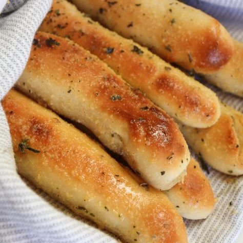 Easy Sourdough Breadsticks - Sarah Jean Melito Blog Sourdough Bread Sticks Recipe, Sourdough Discard Breadsticks Recipe, Sourdough Garlic Bread Sticks, Sourdough Discard Bread Sticks, Sourdough Discard Breadsticks, Sourdough Bread Sticks, Sourdough Breadsticks, Sourdough Ideas, Breadsticks Easy