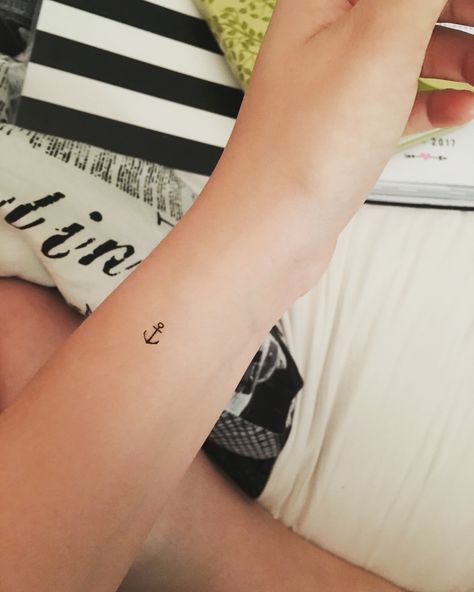 Small anchor tattoo on wrist ❤️ Tiny Anchor Tattoo Wrist, Womens Anchor Tattoo, Anchor Wrist Tattoo, Small Anchor Tattoos For Women Simple, Tiny Anchor Tattoos For Women, Cute Anchor Tattoos, Anchor Small Tattoo, Ancore Tattoo, Fine Line Anchor Tattoo