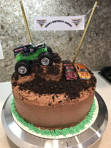 Monster Truck Cake Easy, Small Monster Truck Cake, Diy Monster Jam Cake, Monster Truck Dirt Cake, Easy Monster Truck Cake, Diy Monster Truck Cake, Monster Truck Cakes For Boys, Monster Trucks Cake, Truck Birthday Cake Ideas