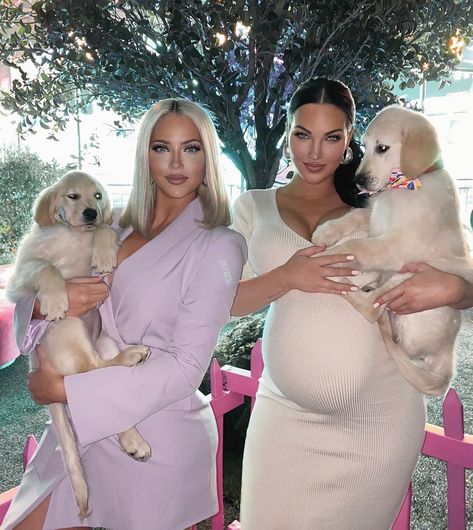 224.7 mil Me gusta, 723 comentarios - NATALIE HALCRO (@nataliehalcro) en Instagram: "Puppy Love 💕 @oliviapierson #stormiworld" Natalie Halcro, Olivia Pierson, My Puppy, Influencers Fashion, Puppy Love, Peplum Dress, Instagram Profile, Bridesmaid Dresses, Puppies