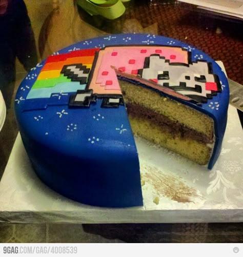 Nyan cake filled with nutella Creepy Cake Ideas, 2000s Cake, Emo Cake, Silly Cakes, Mlp Cake, Nyan Cat, Cute Baking, Cat Cake, Pretty Birthday Cakes