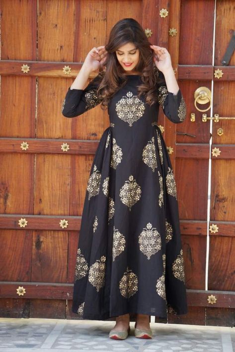 black block printed cotton Maxi Dress Saree Hacks, Kurti Poses, Long Kurti Designs, Long Dress Design, Salwar Kamiz, Kurti Design, Indian Gowns Dresses, Kurti Designs Party Wear, Kurta Designs Women