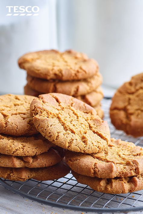 Gingernut Biscuits Recipes, Ginger Nut Biscuits Recipes, Nuttikrust Biscuits Recipe, Biscuit Recipe Uk, Ginger Biscuits Recipe, Biscuit Recipes Uk, British Cookies, Oaty Biscuits, Ginger Nut Biscuits