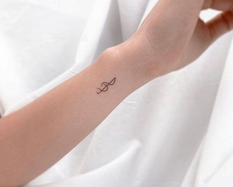 Piano Fine Line Tattoo, Music Tattoo Wrist, Tiny Music Note Tattoo, Tiny Tattoos Music, Small Music Tattoos Unique, Apricity Tattoo, Small Music Tattoos For Women, Tatoos Minimal, Minimal Music Tattoo