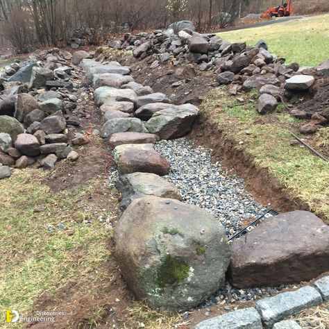 How To Build A Stone Wall That Can Stand The Test Of Time | Engineering Discoveries Small Hill Retaining Wall, Natural Rock Retaining Wall Ideas, Retaining Wall With Steps, Rock Retaining Walls, Cheap Retaining Wall, Rock Wall Landscape, Field Stone Wall, Backyard Hill, Backyard Hill Landscaping