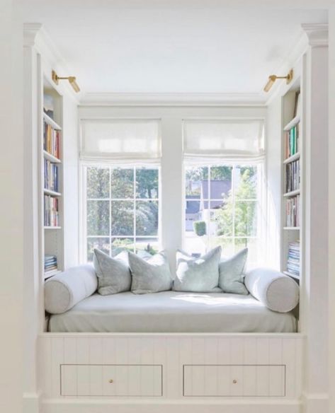 Window Seats - If you are lucky enough to have deep windowsills or very thick walls you could easily install a window seat. If not you could create built in seating in front of a window or use a bench for a similar effect. The key to great window seating is cushions, a seat pad that fits the area, topped with accent cushions to create an inviting finish. . . . . . . . . . . . . . . Window Seat inspiration credited to: @armacmartin @harriethughesinteriordesign... @krinskyinteriors @lemonade_ho... Window Seat Decor, Window Bench Ideas, Bay Window Benches, Bedroom Window Seat, Built In Daybed, Built In Bench Seating, Guest Bedroom Home Office, Built In Window Seat, Window Seating