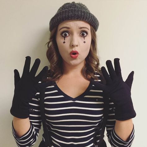 Creative Last-Minute Halloween Costumes | POPSUGAR Smart Living Mime Halloween Costume, Cheap Halloween Costumes Diy, Costumes Faciles, Easy Halloween Costumes For Women, Quick Halloween Costumes, Diy Couples Costumes, Cheap Halloween Costumes, Best Friend Halloween Costumes, Diy Halloween Costumes For Women