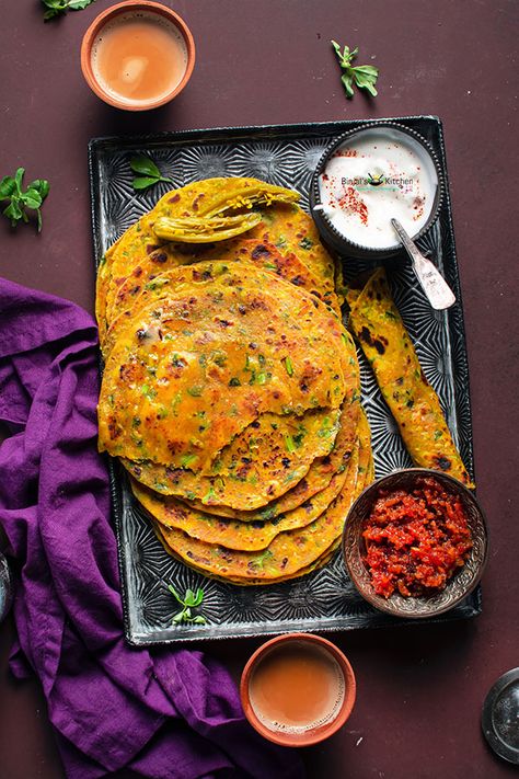 Methi Thepla - Binjal's VEG Kitchen Methi Thepla, Gastronomic Food, Delicious Food Image, Gujarati Cuisine, Gujarati Snacks, Healthy Snack Options, Indian Bread, Vegetarian Snacks Recipes, Flat Bread