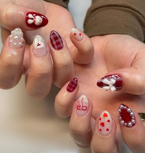 Gel Nails Short Christmas, Kawaii Fall Nails, Nail Inspo Kawaii, Christmas Gel Nails Short, Holiday Nails Almond Shape, Holiday Nails Almond, Dark Green Christmas Nails, Nail Inspo Valentines Day, Decora Nails