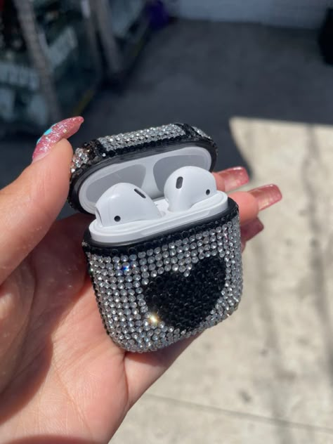 Diy Rhinestone Crafts, Diy Phone Case Design, Bling Ideas, Rhinestone Cups, Air Pod, Rhinestone Projects, Rhinestone Crafts, Bling Crafts, Diy Rhinestone