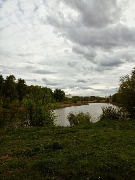 Overcast Day Aesthetic, Overcast Aesthetic, Road Trip Film, Grey Hour, Partly Cloudy, Outdoor Stage, Light Study, Green Sky, Garden Pictures