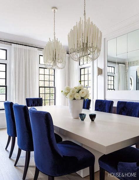 This formal dining room is all about drama thanks to the sapphire upholstery. | Photographer: Robin Stubbert | Designer: Brittaney Elgner, Olly + Em Silver Wallpaper Living Room, Blue Chairs, Unique Dining Room, Transitional Dining Room, Dining Room Blue, White Dining Room, Luxury Dining Room, Elegant Dining Room, Luxury Dining