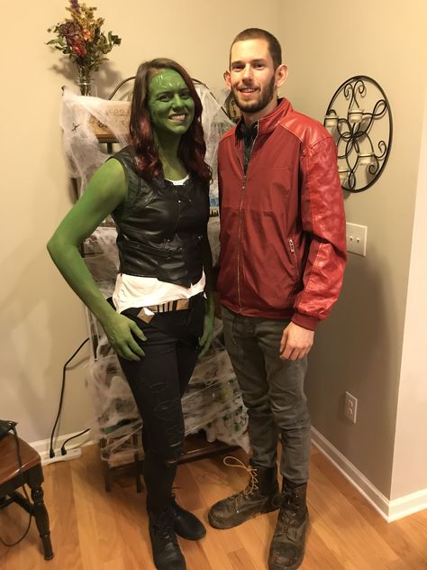 Gamora and Star Lord Halloween costumes Gamora And Peter Costume, Gamora Costume Diy, Star Lord Halloween Costume, Starlord And Gamora Halloween Costume, Gamora Cosplay, Star Lord, Halloween Costumes, Stars, Halloween