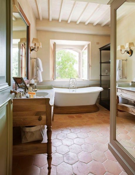 Rustic Italian Bathroom, Italian Bathroom Tuscan Style, Terracotta Bathroom, Tuscan Bathroom, Spanish Home Decor, Italian Bathroom, Terracotta Tile, Modern Rustic Living Room, White Tile Backsplash