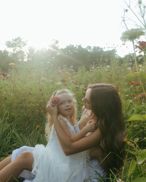 Hot summer nights, mid July 🌸🌼🌻🌷 • • Key words: family photographer, flower fields, galveston photographer, family posing ideas, summer photo inspo, Houston Texas, golden hour photos, Flower Field Family Photos, Family Photos In A Field, Family Posing Ideas, Hot Summer Nights Mid July, Summer Nights Mid July, Words Family, Fam Photos, Mid July, Xmas Photos