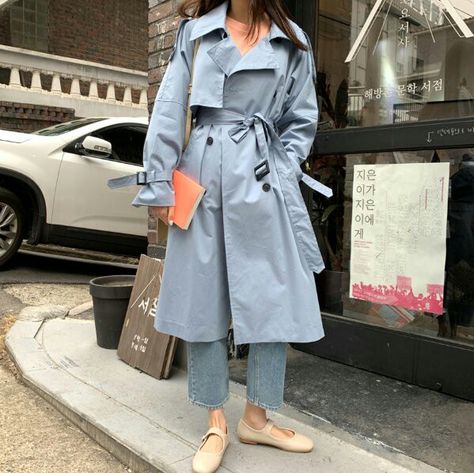 Light Blue Trench Coat Outfit, Light Blue Gown, Paris Ootd, Raincoat Fashion, Trench Coat Outfit, Blue Trench Coat, Blue Gown, Coat Outfits, Black Coat