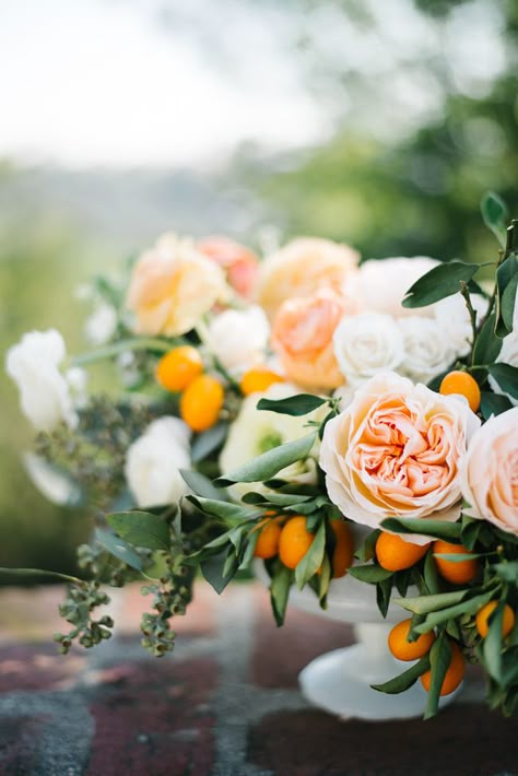 Wedding Flowers Cost, Summer Wedding Centerpieces, Fruit Wedding, Citrus Wedding, Orange Wedding, Deco Floral, Wedding Flower Arrangements, Floral Centerpieces, Decoration Table