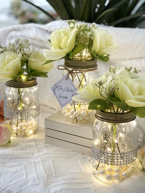 Rustic Country Wedding Table Centerpieces, Mason Jars With Fairy Lights Centerpiece, Backyard Centerpiece Ideas, Cute Centerpiece Ideas, Pearls Wedding Decor, Jar Table Centerpieces, Mason Jar Table Centerpieces, Retirement Centerpiece Ideas, Centerpieces With Lights