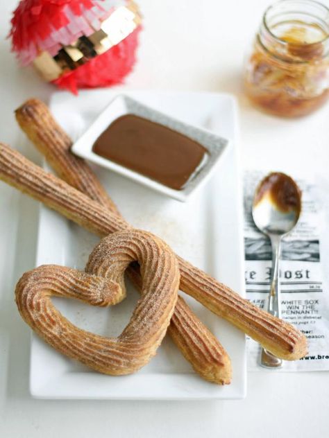 Make a healthier version of this delicious fried treat by baking it instead. Mother's Day Brunch Menu, Baked Churros, Homemade Churros, Dessert Mousse, Churros Recipe, Think Food, Chocolate Sauce, Cinnamon Sugar, Trifle