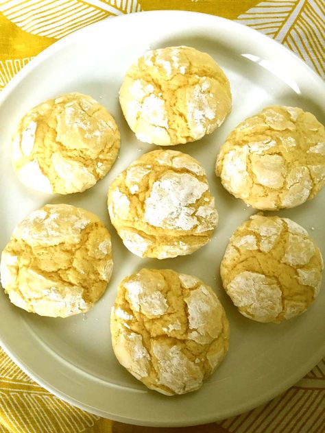 Hahaha CRACK is right! These cookies are sooo addictive! This is my favorite lemon crinkles cookies recipe - BEST EVER! Crinkle Cookie Recipes, Lemon Crinkles, Crinkles Cookies, Cooking Classy Recipes, Crinkles Recipe, Cracked Cookies, Crackle Cookies, Recipes Using Cake Mix, Crinkle Cookies Recipe