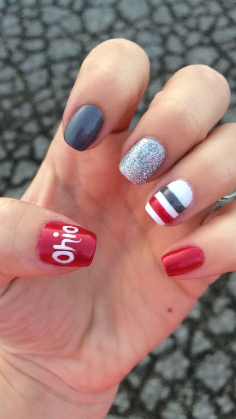 Simple OSU Nails.#OSU #GoBucks #OhioState Team Color Nails, Ohio State Buckeye Nail Art, Football Nail Art Designs, Ohio State Football Nails, Team Spirit Nails, Ohio State Nails Buckeyes, Osu Nails, Osu Nails Buckeyes, Ohio State Buckeyes Nails