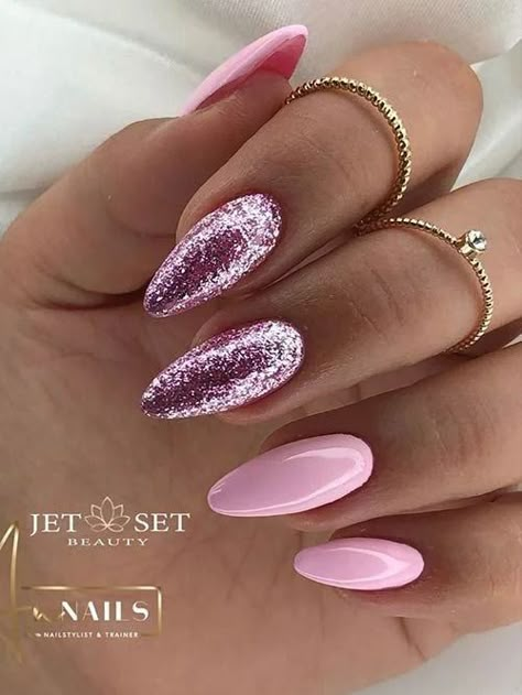 Pink Oval Nails, Hibiscus Nails, Oval Nails Designs, Pastel Pink Nails, Nails Charms, Bright Pink Nails, Nagellack Trends, Pink Glitter Nails, Elegant Nail Designs