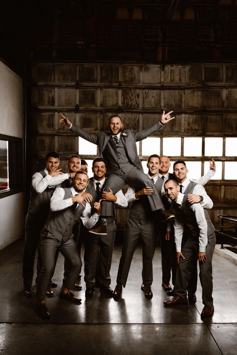 Groomsmen Pics Photo Ideas, Cool Wedding Photos Groomsmen, Groomsman And Groom Pictures, Groomsman Pictures Ideas, Wedding Day Photo Ideas Groomsmen, Best Man Photo Ideas, Groomsmen Funny Photos, Wedding Photo Inspo Groomsmen, Bridal Party Photo Ideas Group Shots