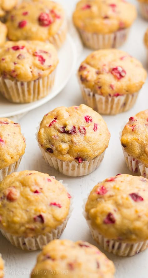 Healthy Cranberry Orange Mini Muffins -- just 36 calories! SO easy & good! Orange Mini Muffins, Mini Muffin Recipes, Mini Muffin Tin Recipes, Cranberry Orange Muffin Recipe, Almond Banana Bread, Healthy Chocolate Muffins, Orange Muffin Recipe, Mini Muffin Recipe, Breakfast Cakes