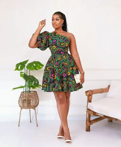 Nice African Dress Designs, Short Gown Styles For Material Ankara, Wax Dress African, Mini Kaba Pagne, Mini Kaba, Ankara Short Gown Dresses, Dresses Traditional African, Wax Dress, African Dress Styles