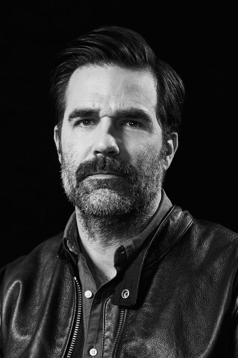 rob delaney Sharon Horgan, Rob Delaney, Old Cell Phones, Opening A Restaurant, Bad Job, Instagram People, Bill Cosby, Disabled People, Popular Mechanics