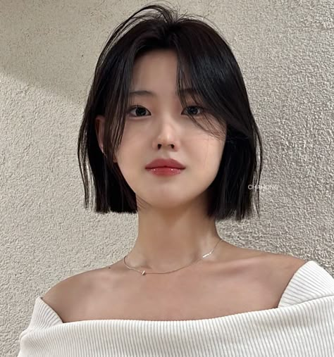 Short Bob Straight Hair Bangs, Asian Short Hair With Layers, Short Bob With Face Framing Layers, Asian Bob Haircut Round Faces, Short Bob Asian, Short Bob Cut With Bangs, Bob Hairstyles Asian, Rounded Bob Haircut, Asian Short Hair Round Face