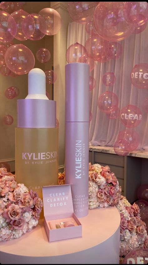 Skincare Vendor Booth Display Ideas, Kylie Cosmetics Store, Launch Event Ideas, Business Launch Party, Pr Event, Expo Ideas, Makeup Masterclass, Trajes Kylie Jenner, Event Layout